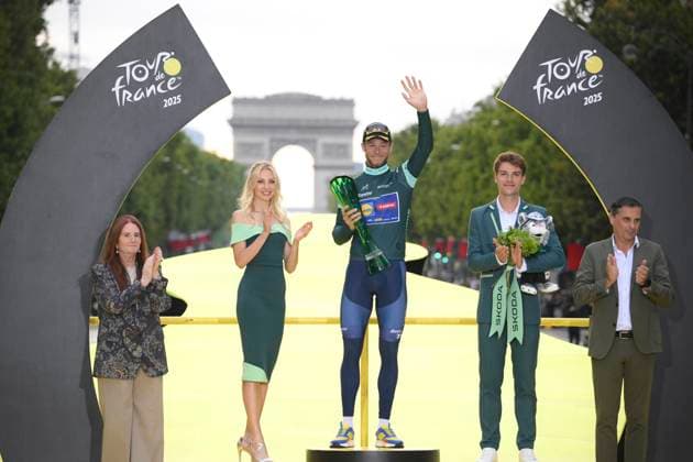 Tour de France 2025 Stage 21 PARIS CHAMPS-ELYSEES, FRANCE - JULY 27 : Milan Jonathan (ITA) of Lidl - Trek pictured with the green jersey during the podium ceremony of stage 21 of the 112th edition of Tour de France an UCI World Tour 2.UWT cycling road race stage for Men Elite of 120 km with start in Mantes-la-Ville and finish in Paris Champs-Elysees on July 27, 2025 in Paris Champs-Elysees, France, 27 07 2025 ( Motordriver Kenny Verfaillie - Paris Champs-Elysees France  Copyright: xBernardxPaponx