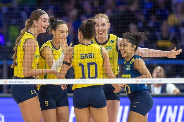 Women s Volleyball Nations League Finals 2025 Tainara Lemes Santos Figueiredo, Roberta Silva Ratzke, Marcelle de Arruda Mattos da Silva during the Woman™s Volleyball Nations League 2025 gold medal match between Italy and Brazil , at Atlas Arena in Lodz, Poland, on July 27, 2025. Lodz Poland  Copyright: xAndrzejxIwanczukx originalFilename:iwanczuk-womensvo250727_npJjH.jpg