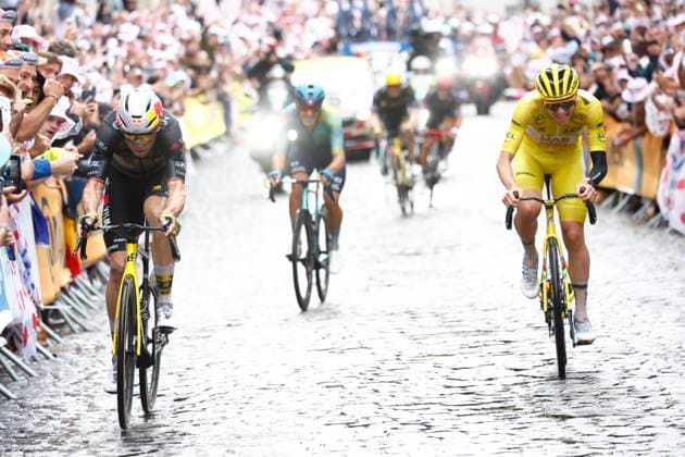 Tour de France 2025 Stage 21 PARIS CHAMPS-ELYSEES, FRANCE - JULY 27 : Pogacar Tadej (SLO) of UAE Team Emirates, Van Aert Wout (BEL) of Team Visma Lease a Bike during stage 21 of the 112th edition of Tour de France an UCI World Tour 2.UWT cycling road race stage for Men Elite of 120 km with start in Mantes-la-Ville and finish in Paris Champs-Elysees on July 27, 2025 in Paris Champs-Elysees, France, 27 07 2025 ( Motordriver Kenny Verfaillie - Paris Champs-Elysees France  Copyright: xPoox