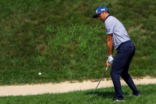 July 27, 2025, Blaine, Minnesota, United States: DAVID LIPSKY hits a chip shot at hole two on the fourth and final day of competition at the 2025 PGA, Golf Herren 3M Open at TPC Twin Cities. Blaine United States - ZUMAt166 20250727_zsp_t166_015 Copyright: xMichaelxTurnerx