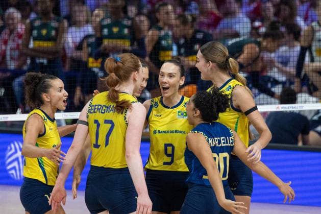 Italy - Brazil 27.07.2025 Lodz, Poland, women s Volleyball Nations League 2025, final round finals , final game ( match ) Italy - Brazil (siatkowka, Liga Narodow kobiet, final , runda finalowa Wlochy - Brazylia) image shows: Roberta Silva Ratzke 99) Julia Isabelle Bergmann (17) Marcelle de Arruda Mattos da Silva (30) photo Katarzyna Plewczynska Fotostyk Copyright: xKatarzynaxPlewczynskax 20250727FCTKP5507