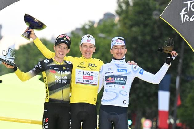 Sport Bilder des Tages 27-07-2025 Tour De France; Tappa 21 Mantes La Ville - Paris; 2025, Uae Team Emirates - Xrg; 2025, Visma - Lease A Bike; 2025, Groupama - Fdj; Pogacar, Tadej; Vingegaard, Jonas; Lipowitz, Florian; Paris; 