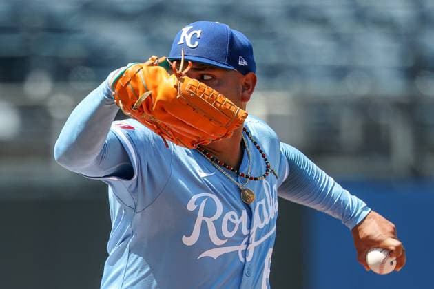 July 27, 2025: Kansas City Royals relief pitcher Angel Zerpa (61) pitches against the Cleveland Guardians during the seventh inning at Kauffman Stadium in Kansas City, MO. CSM Kansas City United States of America - ZUMAc04_ 20250727_zma_c04_183 Copyright: xDavidxSmithx