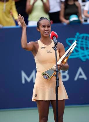 July 27, 2025: Leylah Fernandez addresses the crowd of fans after the final match during the 2025 Mubadala Citi DC Open tennis tournament being played at Rock Creek Park Tennis Center in Washington, D.C. CSM District Of Columbia United States of America - ZUMAc04_ 20250727_zma_c04_193 Copyright: xJustinxCooperx