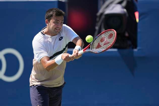 July 27, 2025, Toronto, Ontario, Canada: Tomas Barrios Vera of Chile plays a backhand against Gael Monfils of France during the Men s Singles first round match on day 2 of the ATP, Tennis Herren Masters 1000 National Bank Open at Sobeys Stadium. on July 27, 2025 in Toronto, Canada. Toronto Canada - ZUMAe321 20250727_zsa_e321_152 Copyright: xLeonardoxRamirezx
