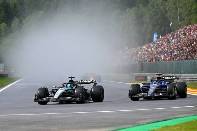 Formel 1 GP Spa Belgien. Sonntag, 27.07.2025 George Russell 63, Mercedes-AMG Petronas F1 Team und Alexander Albon 23, Williams Racing; Formel 1 GP Spa Belgien. Sonntag, 27.07.2025 Copyright: xBEAUTIFULxSPORTS Erlhofx