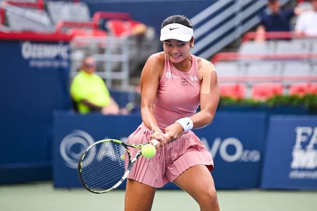 MONTREAL, QC - JULY 27: Alexandra Eala (PHI) returns the ball during a first round match at WTA, Tennis Damen National Bank Open on July 27, 2025 at IGA Stadium in Montreal, QC (Photo by David Kirouac Icon Sportswire) TENNIS: JUL 27 National Bank Open EDITORIAL USE ONLY Icon250727042