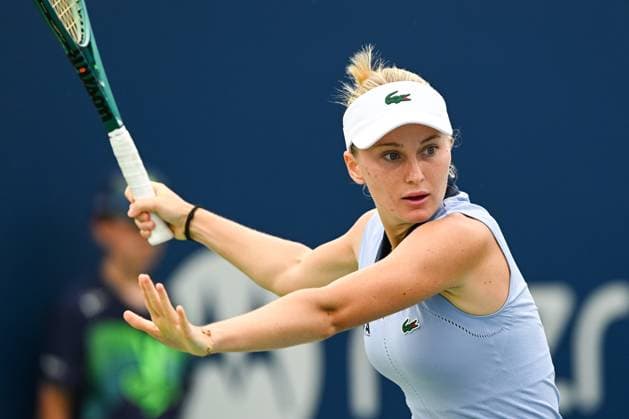 MONTREAL, QC - JULY 27: Polina Kudermetova gets ready tor eturn the ball during a first round match at WTA, Tennis Damen National Bank Open on July 27, 2025 at IGA Stadium in Montreal, QC (Photo by David Kirouac Icon Sportswire) TENNIS: JUL 27 National Bank Open EDITORIAL USE ONLY Icon250727008