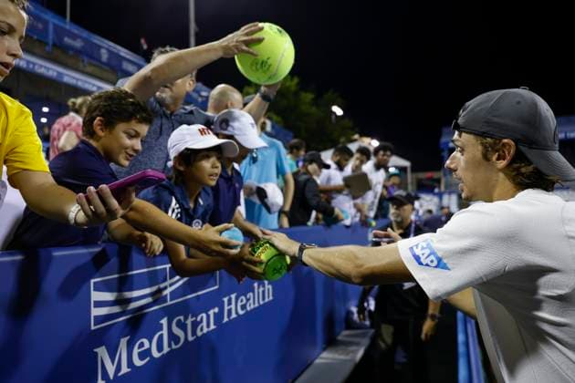 July 27, 2025: Alex De Minaur signs autographs for the fans after the final match during the 2025 Mubadala Citi DC Open tennis tournament being played at Rock Creek Park Tennis Center in Washington, D.C. CSM District Of Columbia United States of America - ZUMAc04_ 20250727_zma_c04_320 Copyright: xJustinxCooperx