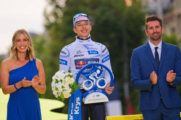 Sport Bilder des Tages Tour de France 2025 Tour de France 2025. Die 21. und letzte Etappe am 27. Juli 2025 ging über 132 km von Mantes-La-Ville nach Paris und endete auf dem Champs d‘ Elysee. *** Tour de France 2025 Tour de France 2025 The 21st and final stage on July 27, 2025 covered 132 km from Mantes La Ville to Paris and ended on the Champs d Elysee