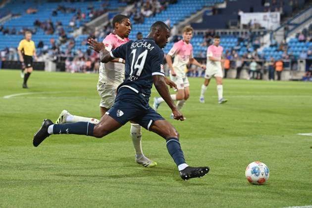 Mathis CLAIRICIA (BO) gegen Amine ADLI (LEV) Aktion, Zweikampf, Fussball Testspiel, Saisoneroeffnung, VfL Bochum (BO) - Bayer Leverkusen (LEV) 0-2 am 27.07.2025, Vonovia Ruhrstadion Bochum Deutschland. DFL regulations prohibit any use of photographs as image sequences and or quasi-video Â
