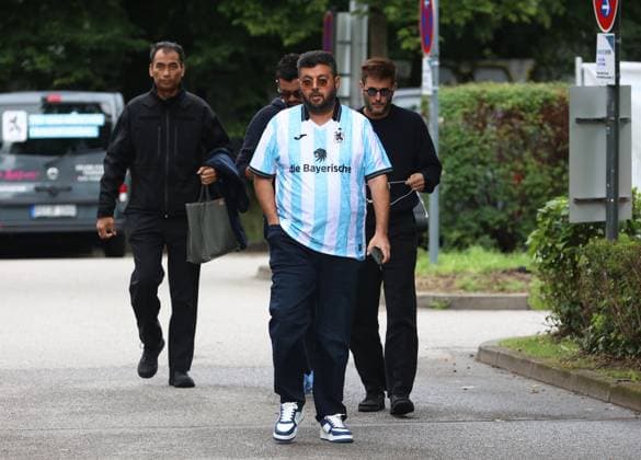 Fussball, Herren, 3.Liga, Saison 2025 2026, TSV 1860 München, Hasan Ismaik, Grünwalder Strasse 114 Hier im Bild der Hasan Ismaik, Mehrheitsgesellschafter beim TSV 1860 München, Investor bei einem Besuch an der Grünwalder Strasse 114, Geschäftsstelle *** Football, Men, 3 Liga, Season 2025 2026, TSV 1860 Munich, Hasan Ismaik, Grünwalder Strasse 114 Here in the picture Hasan Ismaik, majority shareholder of TSV 1860 Munich, investor during a visit to the Grünwalder Strasse 114, office