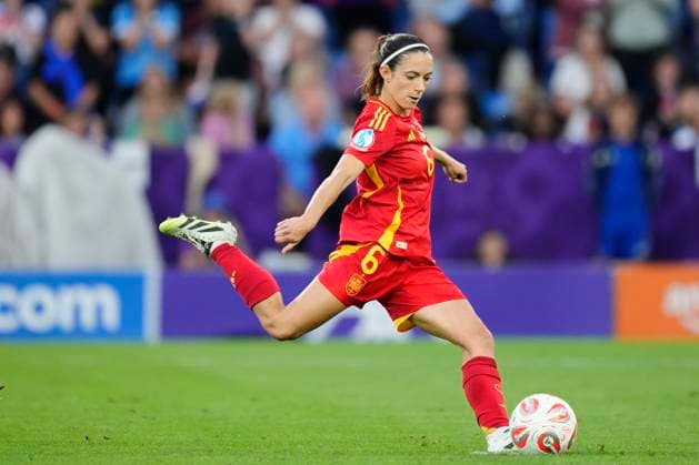 England v Spain - UEFA Women s EURO 2025 Final Aitana Bonmati midfield of Spain and FC Barcelona, Barca shooting to goal during the UEFA Women s EURO 2025 Final match between England and Spain at St. Jakob-Park on July 27, 2025 in Basel, Switzerland. Basel Switzerland  Copyright: xJosexBretonx originalFilename:bretonhernandez-englandv250727_npHao.jpg