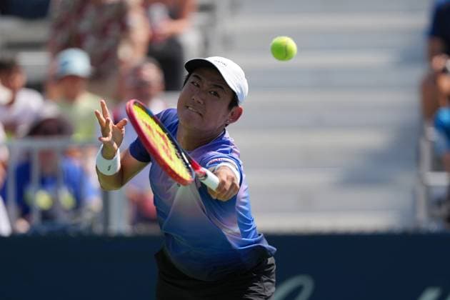 July 28, 2025, Toronto, Ontario, Canada: Yoshihito Nishioka of Japan lunges to play a backhand Ethan Quinn of the United States of America during the Men s Singles first round match on day 3 of the ATP, Tennis Herren Masters 1000 National Bank Open at Sobeys Stadium. on July 28, 2025 in Toronto, Canada. Toronto Canada - ZUMAe321 20250728_zsa_e321_018 Copyright: xLeonardoxRamirezx