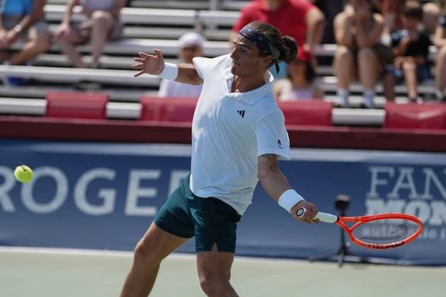 July 28, 2025, Toronto, Ontario, Canada: Mattia Bellucci of Italy plays a forehand against Hugo Gaston of France during the Men s Singles first round match on day 3 of the ATP, Tennis Herren Masters 1000 National Bank Open at Sobeys Stadium. on July 28, 2025 in Toronto, Canada. Toronto Canada - ZUMAe321 20250728_zsa_e321_093 Copyright: xLeonardoxRamirezx