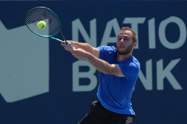 July 28, 2025, Toronto, Ontario, Canada: Hugo Gaston of France plays a backhand against Mattia Bellucci of Italy during the Men s Singles first round match on day 3 of the ATP, Tennis Herren Masters 1000 National Bank Open at Sobeys Stadium. on July 28, 2025 in Toronto, Canada. Toronto Canada - ZUMAe321 20250728_zsa_e321_109 Copyright: xLeonardoxRamirezx