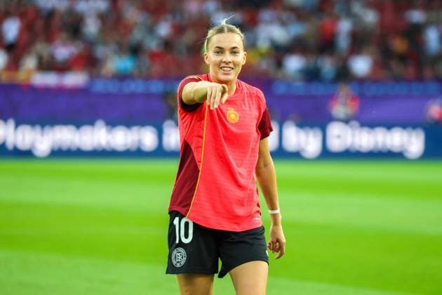 Zürich, Schweiz 23. Juli 2025: UEFA - Euro 2025 Woman - Halbfinale - Deutschland vs. Spanien Im Bild: Laura Freigang (Deutschland) beim Warm-Up vor dem Halbfinalspiel der WEURO 2025 gegen Spanien in Zürich. Stadion Letzigrund Copyright: xFotostandx xFantinix