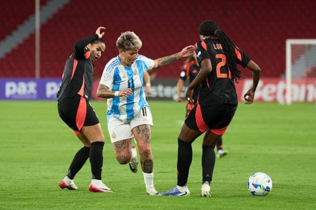 Yamila Rodriguez of Argentina fights for the ball with Valerin Loboa of Colombia during the semifinal of Copa America Feminina between Argentina and Colombia at Rodrigo Paz Delgado Stadium on July 28, 2025 in Quito, Ecuador (Photo by Camilla Stolen, Imago) Quito Ecuador Copyright: xCamillaxStolenx L1046420