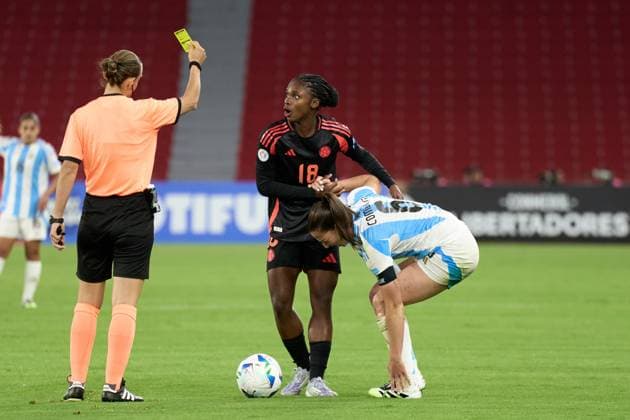 Linda Caicedo of Colombia gets booked a yellow card by referee Ivana Projkovska of Macedonia during the semifinal of Copa America Feminina between Argentina and Colombia at Rodrigo Paz Delgado Stadium on July 28, 2025 in Quito, Ecuador (Photo by Camilla Stolen, Imago) Quito Ecuador Copyright: xCamillaxStolenx L1046482
