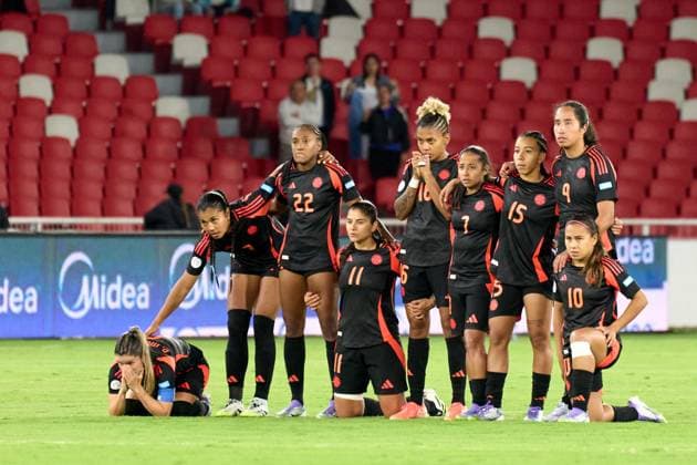 Players of the Colombia womens national football team embrace while watching the penalty shootout of the semifinal of Copa America Feminina between Argentina and Colombia at Rodrigo Paz Delgado Stadium on July 28, 2025 in Quito, Ecuador (Photo by Camilla Stolen, Imago) Quito Ecuador Copyright: xCamillaxStolenx L1046799