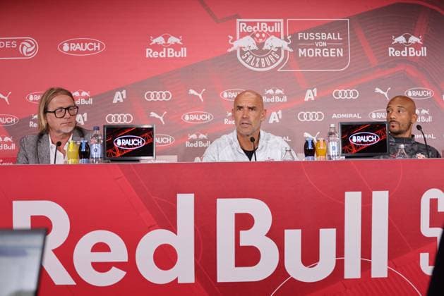 SOCCER - UEFA CL, RBS vs Brann SALZBURG,AUSTRIA,29.JUL.25 - SOCCER - UEFA Champions League, Red Bull Salzburg vs SK Brann Bergen, preview, press conference, PK, Pressekonferenz RBS. Image shows press officer Christian Kircher, head coach Thomas Letsch and Karim Onisiwo (RBS).  GEPAxpictures xMathiasxMandl