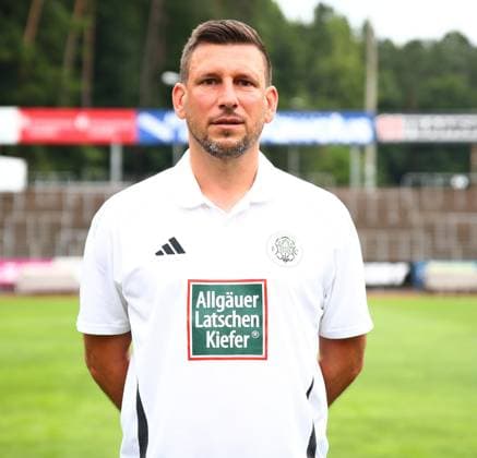 26.07.2025, xmohx, Fussball Regionalliga Suedwest, FC Homburg - Fototermin Saison 2025 26 v.l. Co-Trainer Sven Sökler (Homburg) (DFL DFB REGULATIONS PROHIBIT ANY USE OF PHOTOGRAPHS as IMAGE SEQUENCES and or QUASI-VIDEO) Homburg
