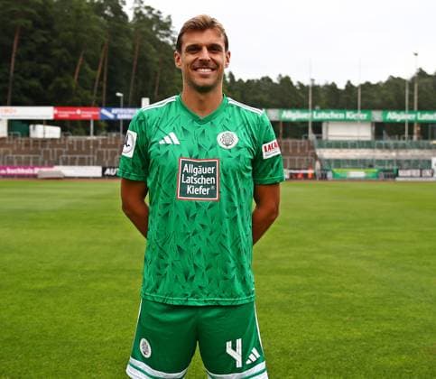 26.07.2025, xmohx, Fussball Regionalliga Suedwest, FC Homburg - Fototermin Saison 2025 26 v.l. Manuel Kober (Homburg) (DFL DFB REGULATIONS PROHIBIT ANY USE OF PHOTOGRAPHS as IMAGE SEQUENCES and or QUASI-VIDEO) Homburg