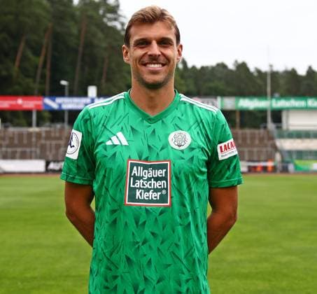 26.07.2025, xmohx, Fussball Regionalliga Suedwest, FC Homburg - Fototermin Saison 2025 26 v.l. Manuel Kober (Homburg) (DFL DFB REGULATIONS PROHIBIT ANY USE OF PHOTOGRAPHS as IMAGE SEQUENCES and or QUASI-VIDEO) Homburg