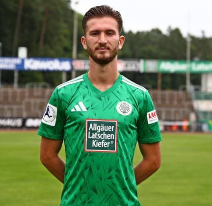 26.07.2025, xmohx, Fussball Regionalliga Suedwest, FC Homburg - Fototermin Saison 2025 26 v.l. Armend Qenaj (Homburg) (DFL DFB REGULATIONS PROHIBIT ANY USE OF PHOTOGRAPHS as IMAGE SEQUENCES and or QUASI-VIDEO) Homburg
