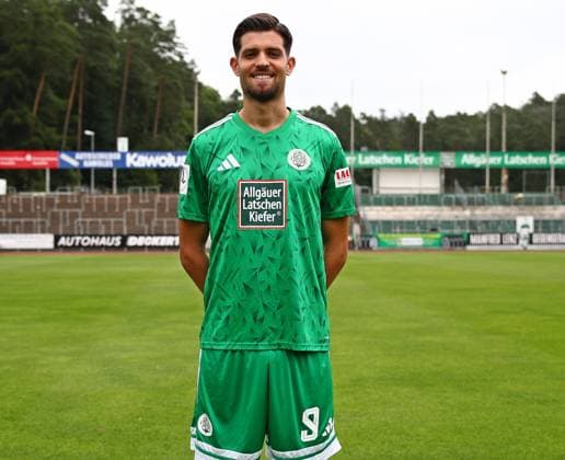 26.07.2025, xmohx, Fussball Regionalliga Suedwest, FC Homburg - Fototermin Saison 2025 26 v.l. Oliver Kovacic (Homburg) (DFL DFB REGULATIONS PROHIBIT ANY USE OF PHOTOGRAPHS as IMAGE SEQUENCES and or QUASI-VIDEO) Homburg