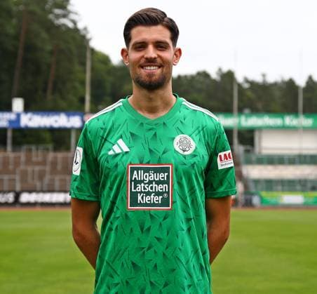 26.07.2025, xmohx, Fussball Regionalliga Suedwest, FC Homburg - Fototermin Saison 2025 26 v.l. Oliver Kovacic (Homburg) (DFL DFB REGULATIONS PROHIBIT ANY USE OF PHOTOGRAPHS as IMAGE SEQUENCES and or QUASI-VIDEO) Homburg