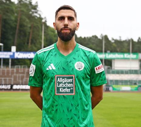 26.07.2025, xmohx, Fussball Regionalliga Suedwest, FC Homburg - Fototermin Saison 2025 26 v.l. Hilal El-Helwe (Homburg) (DFL DFB REGULATIONS PROHIBIT ANY USE OF PHOTOGRAPHS as IMAGE SEQUENCES and or QUASI-VIDEO) Homburg