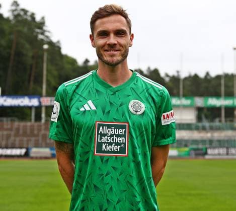 26.07.2025, xmohx, Fussball Regionalliga Suedwest, FC Homburg - Fototermin Saison 2025 26 v.l. Nils Röseler (Homburg) (DFL DFB REGULATIONS PROHIBIT ANY USE OF PHOTOGRAPHS as IMAGE SEQUENCES and or QUASI-VIDEO) Homburg