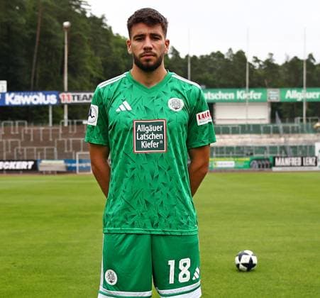 26.07.2025, xmohx, Fussball Regionalliga Suedwest, FC Homburg - Fototermin Saison 2025 26 v.l. Miguel Goncalves (Homburg) (DFL DFB REGULATIONS PROHIBIT ANY USE OF PHOTOGRAPHS as IMAGE SEQUENCES and or QUASI-VIDEO) Homburg