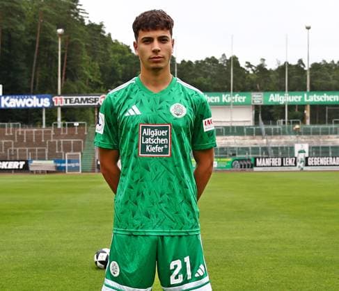 26.07.2025, xmohx, Fussball Regionalliga Suedwest, FC Homburg - Fototermin Saison 2025 26 v.l. Nicolas Jörg (Homburg) (DFL DFB REGULATIONS PROHIBIT ANY USE OF PHOTOGRAPHS as IMAGE SEQUENCES and or QUASI-VIDEO) Homburg