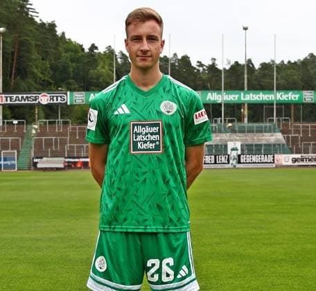 26.07.2025, xmohx, Fussball Regionalliga Suedwest, FC Homburg - Fototermin Saison 2025 26 v.l. Tim Steinmetz (Homburg) (DFL DFB REGULATIONS PROHIBIT ANY USE OF PHOTOGRAPHS as IMAGE SEQUENCES and or QUASI-VIDEO) Homburg