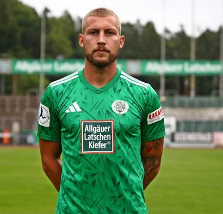 26.07.2025, xmohx, Fussball Regionalliga Suedwest, FC Homburg - Fototermin Saison 2025 26 v.l. Mart Ristl (Homburg) (DFL DFB REGULATIONS PROHIBIT ANY USE OF PHOTOGRAPHS as IMAGE SEQUENCES and or QUASI-VIDEO) Homburg