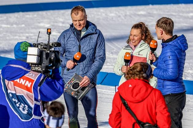 Laura Dahlmeier als ZDF-Expertin beim Biathlon World Cup 2023 Laura Dahlmeier (Mitte) als ZDF-Expertin beim Biathlon World Cup 2023 in Antholz, ZDF-Biathlon-Experte Sven Fischer (links), ZDF-Moderation Alexander Ruda (rechts) Antholz Antholz, Südtirol-Arena, Biathl Trentino-Südtirol Italy *** Laura Dahlmeier as ZDF expert at the Biathlon World Cup 2023 Laura Dahlmeier center as ZDF expert at the Biathlon World Cup 2023 in Antholz, ZDF biathlon expert Sven Fischer left, ZDF presenter Alexander Ruda right Antholz Antholz, Südtirol Arena, Biathl Trentino Südtirol Italy