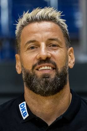 29.07.2025, xtgx, SC Magdeburg - Fototermin Saison 2025 26 v.l. Bennet Wiegert (Magdeburg, Trainer) Portrait, Portraet, Einzelbild Magdeburg