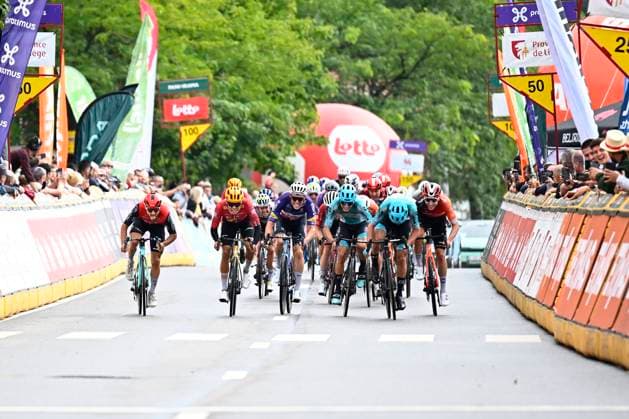 Tour de Wallonie 2025 Stage 4 SERAING, BELGIUM - JULY 29 : Illustration picture finish sprint peloton during stage 4 of the 30th edition of Tour de Wallonie an UCI ProSeries 2.Pro cycling road race stage for Men Elite of 163.3 km with start in Welkenraedt and finish in Seraing on July 29, 2025 in Seraing, Belgium, 29 07 2025 ( Motordriver Louis Bidlot - Seraing Belgium  Copyright: xTomasxSiskx