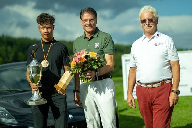 Michael Mayer (GC München Valley) gewinnt, es ehren Michael Marbler (Praesident BWGV), Siegfried Drost (Praesiden GC Reischenhof), GER, 15. BWGV-INTERNATIONAL MATCHPLAY-TROPHY, Golf, Maedchen und Jungen, imt Golf, 26.-29.07.2025, GER, 15. BWGV-INTERNATIONAL MATCHPLAY-TROPHY, Golf, Maedchen und Jungen, imt Golf, 26.-29.07.2025 Wain Copyright: xEibner-Pressefotox EP_SWA