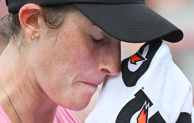 July 29, 2025, Montreal, Pq, Canada: Rebecca Marino, of Canada, wipes her face during her second round match against Emma Navarro, of the United States, at the National Bank Open tennis tournament in Montreal, Tuesday, July 29, 2025. Rebecca Marino, Emma Navarro, - ZUMAc35_ 20250729_zaf_c35_014 Copyright: xGrahamxHughesx