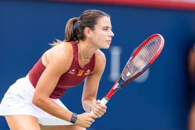 July 29, 2025, Montreal, Quebec, Canada: EMMA NAVARO (8), from USA waiting service in second set against Rebecca Marino (WC), from Canada at Canadian Open at IGA stadium in Montreal, Quebec, Canada on 2024-05-24 Montreal Canada - ZUMAl189 20250729_zsp_l189_031 Copyright: xYannickxLegarex