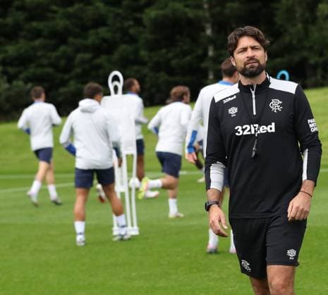Rangers head coach Russell Martin training ahead of tomorrow s Champions League second leg qualifying match against Panathinaikos. Rangers Training - The Rangers Training Centre, Glasgow, Lanarkshire, Scotland, UK - 29 Jul 2025Glasgow The Rangers Training Centre Lanarkshire United Kingdom  Copyright: xO Rourke RangersxFC Shutterstockx 15419009bq