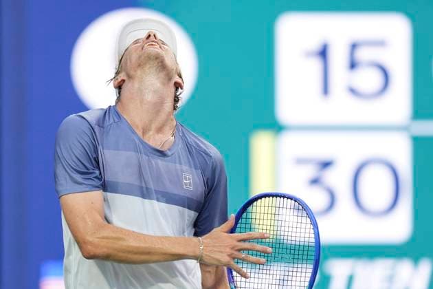 Sport Bilder des Tages July 29, 2025, Toronto, On, CAN: Canada s Denis Shapovalov reacts during his straight sets defeat to United States Learner Tien during second round tennis action at the National Bank Open in Toronto on Tuesday, July 29, 2025. Denis Shapovalov;  - ZUMAc35_ 20250729_zaf_c35_084 Copyright: xChrisxYoungx
