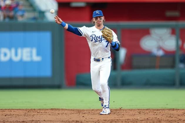 July 29, 2025: Kansas City Royals shortstop Bobby Witt Jr. (7) throws to first for the out on Atlanta Braves right fielder Ronald Acuna Jr. (13) during the third inning at Kauffman Stadium in Kansas City, MO. CSM Kansas City United States of America - ZUMAc04_ 20250729_zma_c04_199 Copyright: xDavidxSmithx