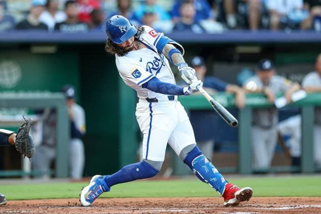July 29, 2025: Kansas City Royals second baseman Jonathan India (6) hits a two RBI double against the Atlanta Braves during the second inning at Kauffman Stadium in Kansas City, MO. CSM Kansas City United States of America - ZUMAc04_ 20250729_zma_c04_202 Copyright: xDavidxSmithx