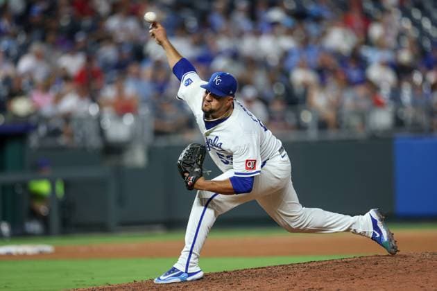 July 29, 2025: Kansas City Royals relief pitcher Carlos Estevez (53) throws against the Atlanta Braves during the ninth inning at Kauffman Stadium in Kansas City, MO. CSM Kansas City United States of America - ZUMAc04_ 20250729_zma_c04_206 Copyright: xDavidxSmithx