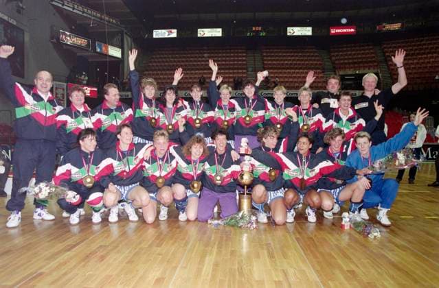 Oslo 19931205 World Championships handball, women Final Germany Denmark Germany team picture with trophy Photo Morten Holm NTB Osl Oslo 19931205 World Championships handball, women Final Germany Denmark Germany team picture with trophy Photo Morten Holm NTB Oslo Norway EDITORIAL USE ONLY Ref SPO9PRL77Q4e1Y jpg  EDITORIAL USE ONLY RESTRICTED USE FOR BETTING COMPANIES  Copyright: xIMAGO NTBx