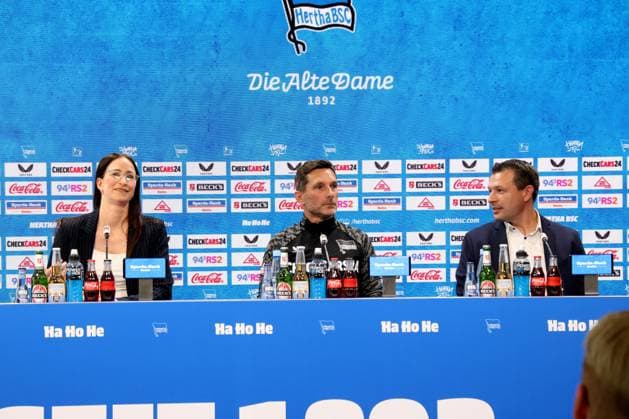 DEU, DFL, 2. FBL Hertha BSC, PK, 30.07.2025, Sportforum, Berlin, DEU, DFL, 2. FBL Hertha BSC, PK, im Bild Benjamin Weber (Sportdirektor, Hertha BSC Berlin), Cheftrainer Stefan Leitl (Hertha BSC Berlin) DFL - regulations prohibit any use of Photographs as image sequences and or quasi-video